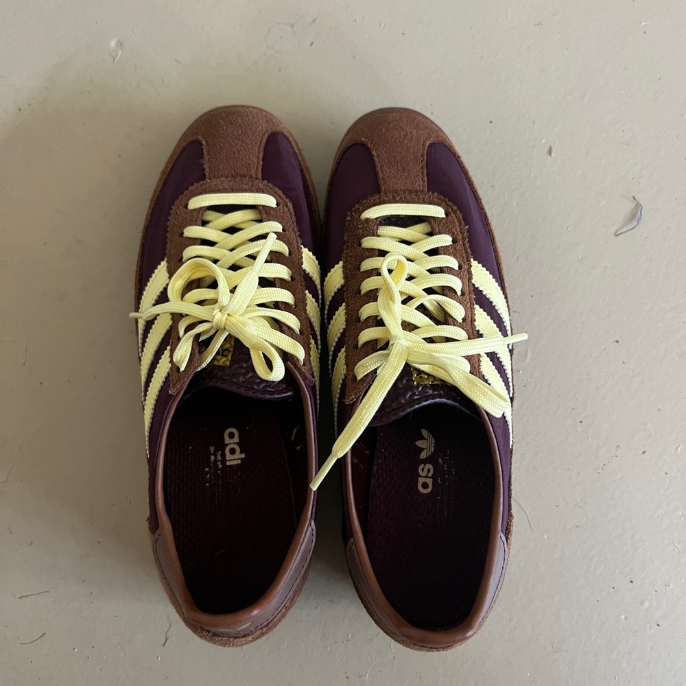 Adidas womens 7.5